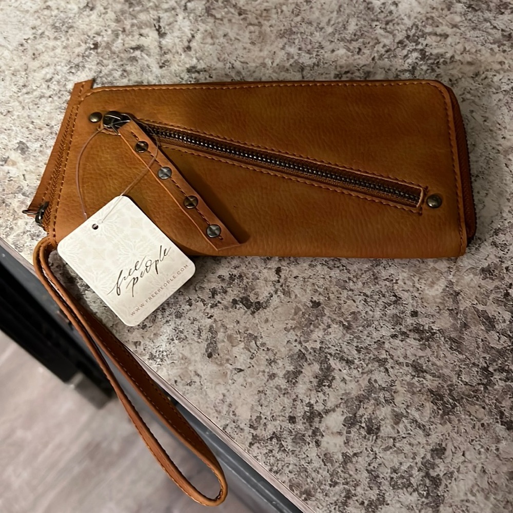 Free people wallet!